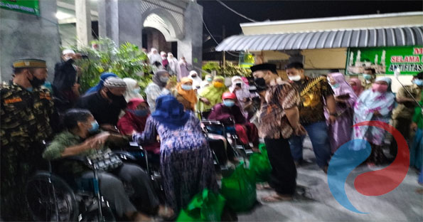 Permalink ke Safari Ramadan, Walikota Surabaya Disambut Jamaah Masjid At Tauhid PBI