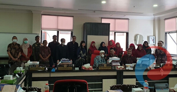 Permalink ke Yayasan Cokroaminoto Surabaya Disegel, 3000 Siswa Terpaksa Belajar Diluar Sekolah